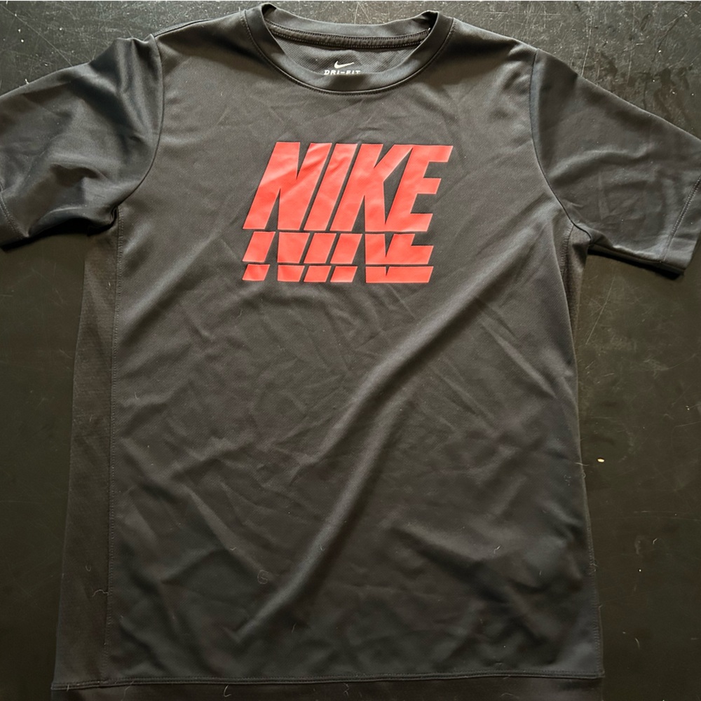 Boy’s Nike Dri-Fit T-shirt, xl